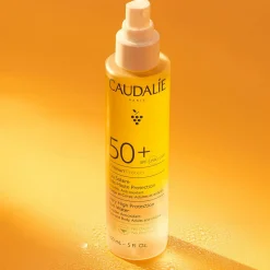 Eau Solaire Très Haute Protection SPF50+